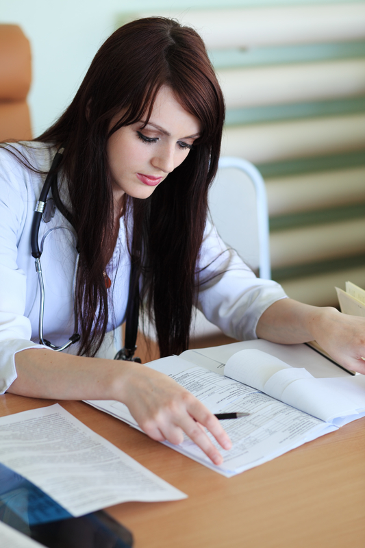 woman earning her medical assistant certificate